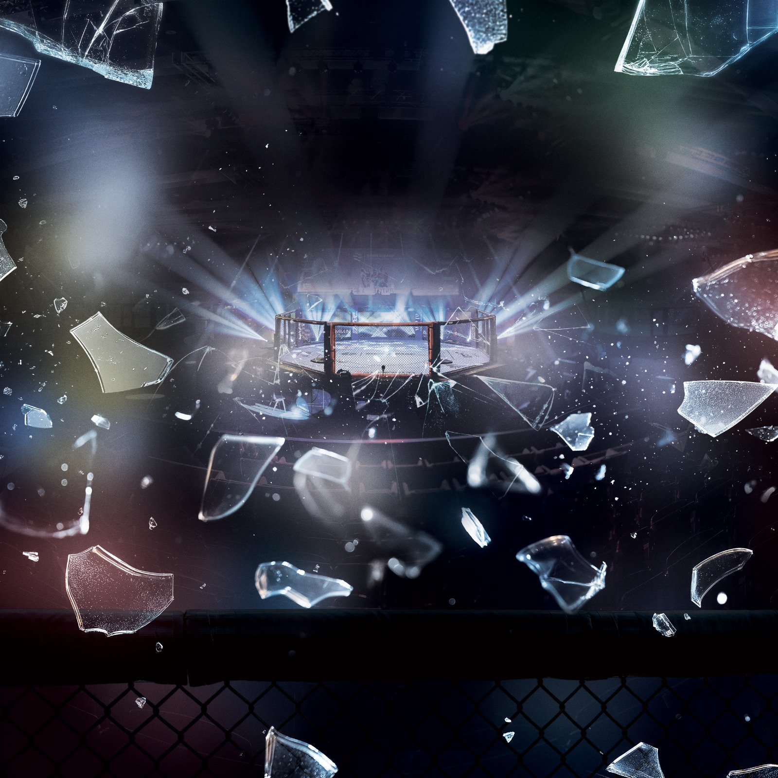 Cage MMA éclatée dans une explosion de verre brisé